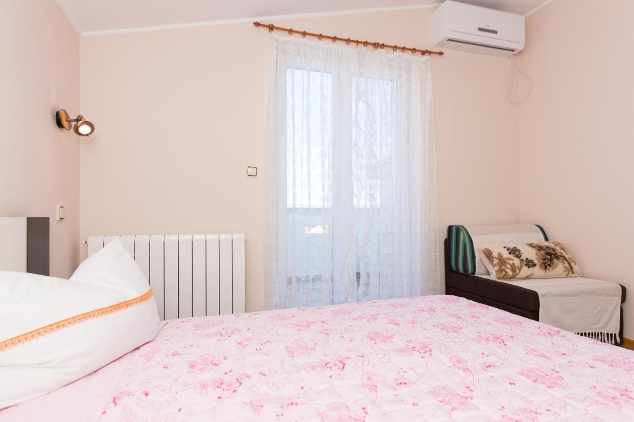 Apartments And Rooms With Parking Space Krk - 5294 Krk Town Eksteriør bilde